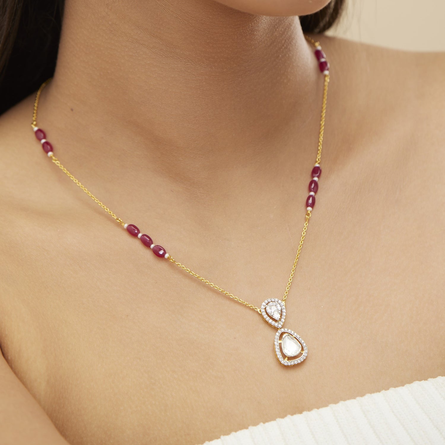 Preet Pendant Set
